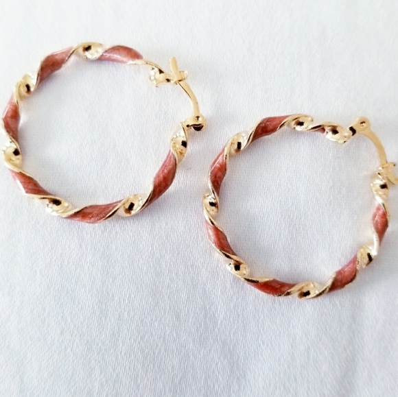 14K Gold Plated Twisted Brow Hoops. New - Picture 6 of 6